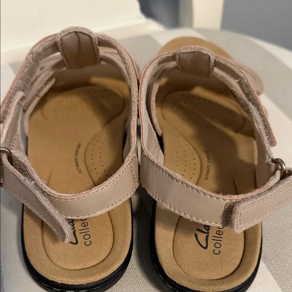 Clarks collection Women's Beige Strappy Sandals with Velcro - size 8 - Picture 4 of 10